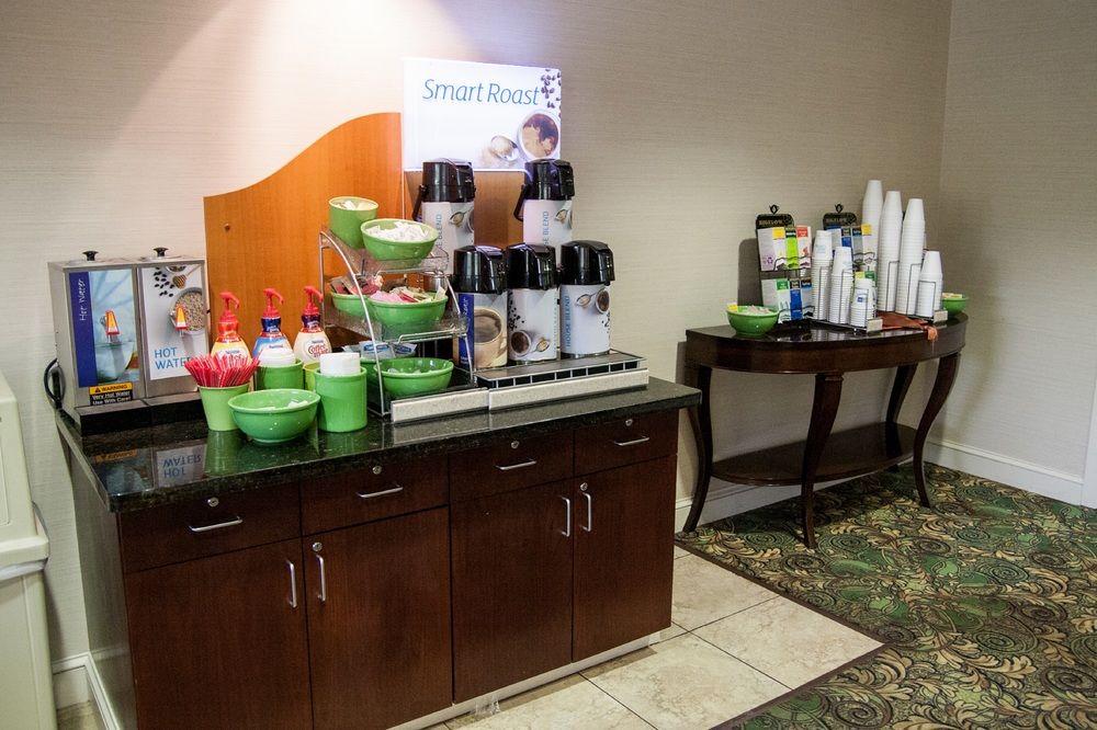 Holiday Inn Express Hotel & Suites Binghamton University-Vestal By Ihg Экстерьер фото